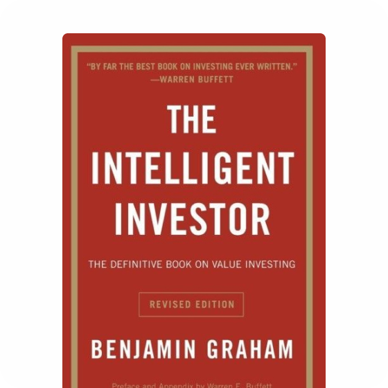 Portada de libro rojo titulada 'The Intelligent Investor' por Benjamin Graham.