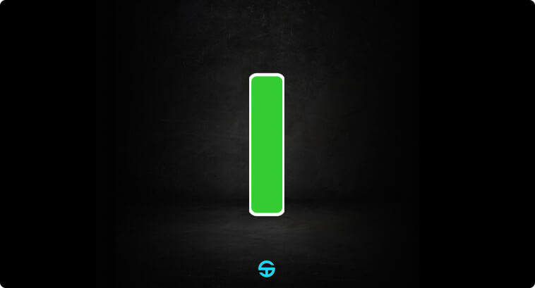 Une barre verticale verte avec un contour blanc sur un fond sombre, accompagnée d'un petit logo en dessous.