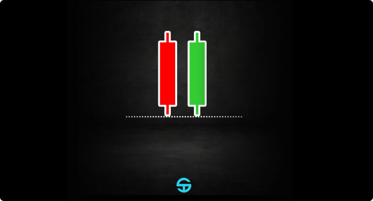 Deux chandeliers, un rouge et un vert, sur fond sombre.